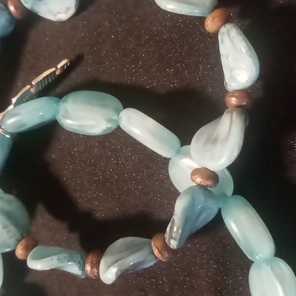 Blue twisted cable cuff bracelet & 2 expandable blue beaded bracelets. - Picture 8 of 10